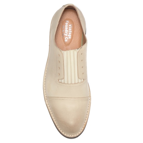 VINTAGE FOUNDRY The Rossi Lather Oxford, Leather Slip On Round Cap Toe Shoe, Ice main image 5